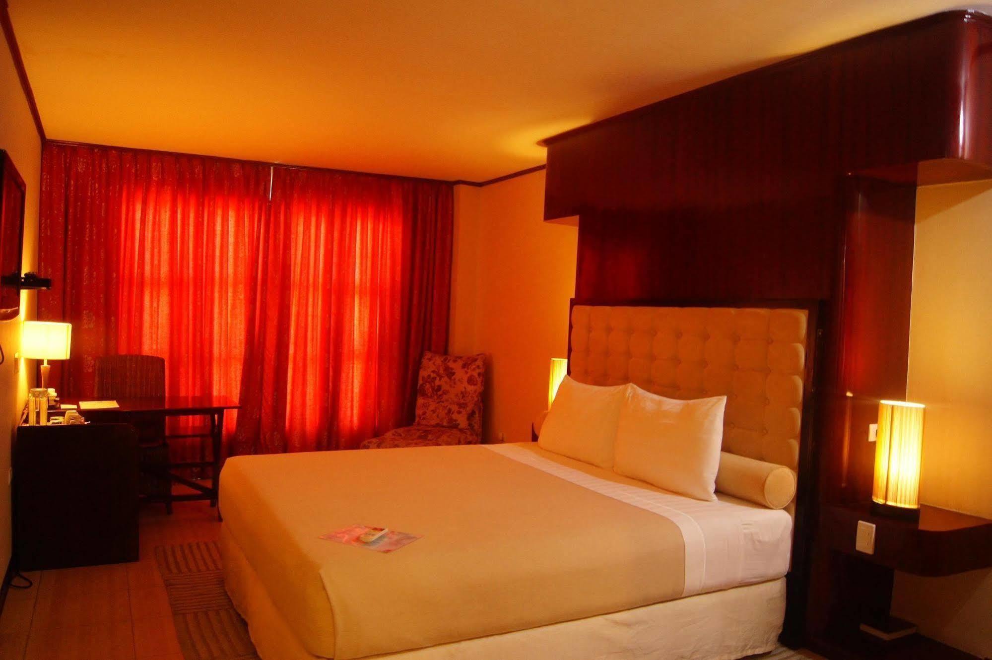 Dulcinea Hotel And Suites Lapu-Lapu City Kültér fotó