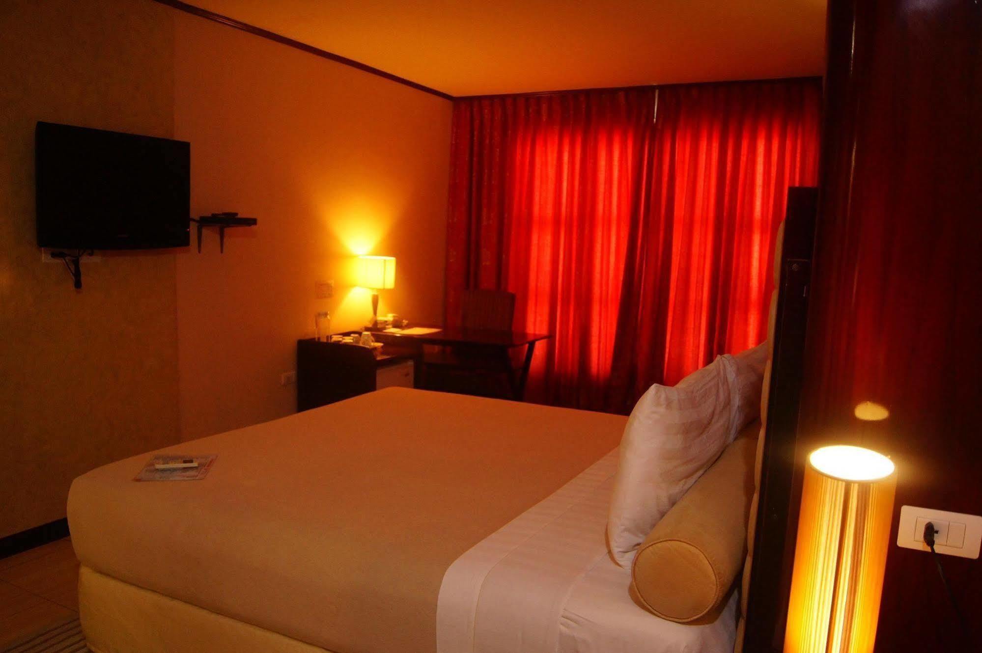 Dulcinea Hotel And Suites Lapu-Lapu City Kültér fotó
