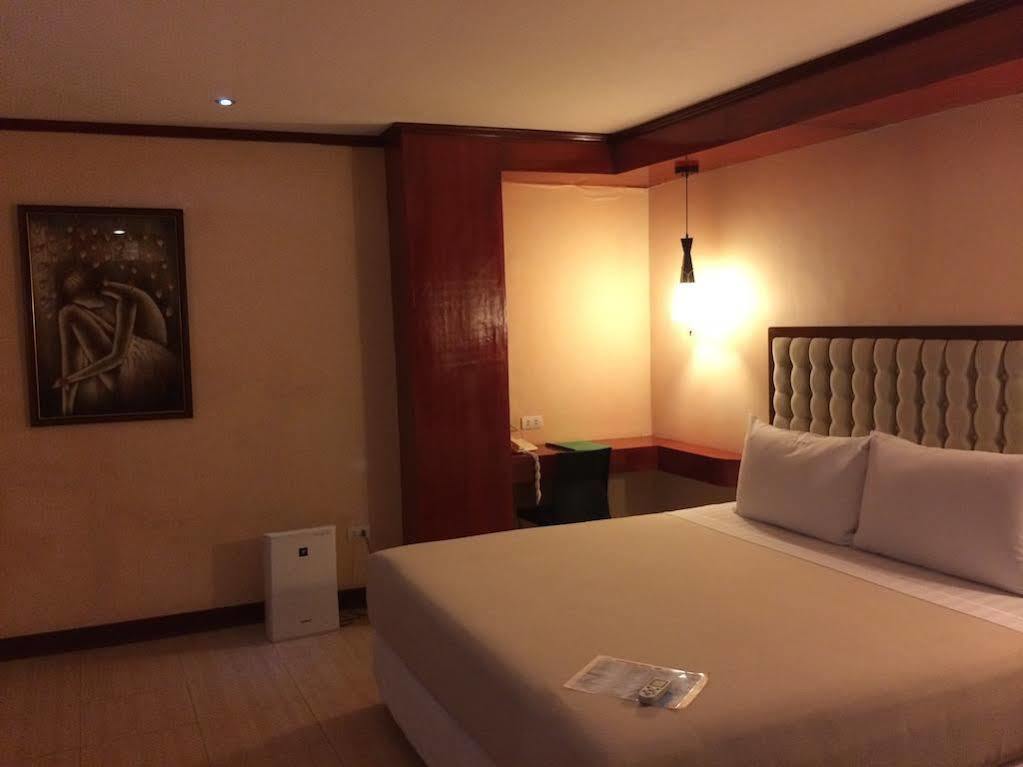Dulcinea Hotel And Suites Lapu-Lapu City Kültér fotó